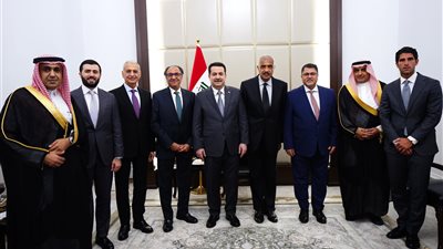 رئيس الوزراء العراقي يبحث مع رجال أعمال مصريين وسعوديين الاستثمار في مجال المنتجعات السياحية والفنادق 