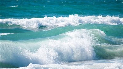 بعد تحذير قبطان من ظواهر بالبحر المتوسط.. الأرصاد: يشهد ارتفاعًا ملحوظًا للأمواج