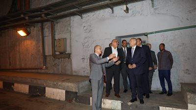 محافظ القاهرة يتفقد نفقي الأزهر لمتابعة سير الأعمال بهما والوقوف على حالتهما الفنية والإنشائية