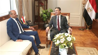  رئيس البورصة المصرية يبحث مع وزير التموين تنشيط البورصة السلعية