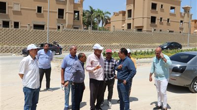 رئيس جهاز 6 أكتوبر يوجه برفع الإشغالات بمحيط ميدان الحصري.. وتنفيذ خطط التنمية بالمدينة