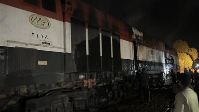 ارتفاع حرارة الموتور.. نكشف السبب وراء حريق التهم جرار قطار بضائع في قنا (تفاصيل)