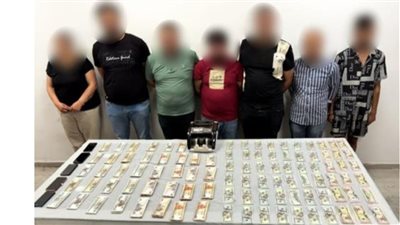 القبض على تشكيل عصابي بتهمة الإتجار في العملات المزيفة بالقاهرة 
