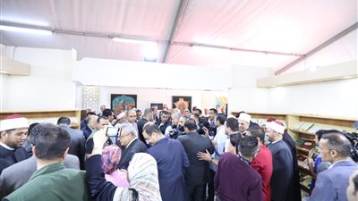 وزير الثقافة ومحافظ الإسكندرية يتفقدان جناح الأزهر بمعرض الكتاب بالإسكندرية