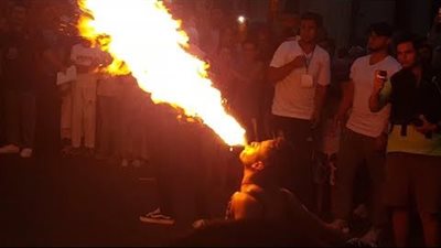 بيطلع نار من بوقه.. زوج يتسبب في حريق شقته وإصابة زوجته بسبب حركات استعراضية