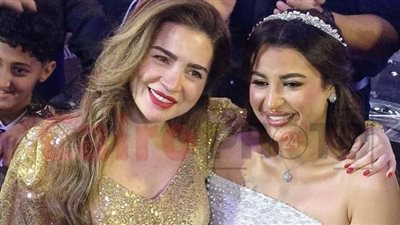 في أحدث ظهور لها.. مي عز الدين تحضر حفل زفاف بتول الحداد والمنتج مصطفى الغزولي |صور