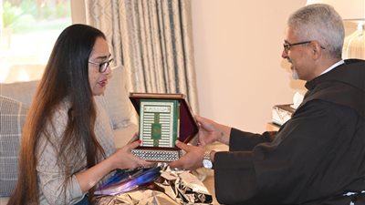 أهداها مصحفًا.. كواليس زيارة بطرس دانيال لـ الفنانة شيريهان |صور