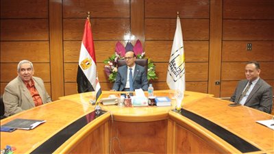 رئيس جامعة أسيوط يوجه بضرورة تسريع عمليات ميكنة الجهاز الإداري بالجامعة