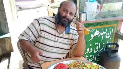 حاطط العربية في البلكونة│ عم عبود يبيع الفول بالدقهلية: المرض أقعدني في البيت.. ونفسي الناس تعرفني عشان أسدد ديوني