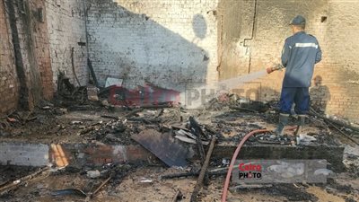 السيطرة على حريق نشب في مخلفات بجراج بالقرب من أرض اللواء