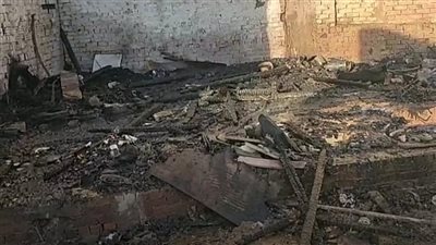 السيطرة على حريق نشب في مخلفات بجراج بالقرب من أرض اللواء | بث مباشر