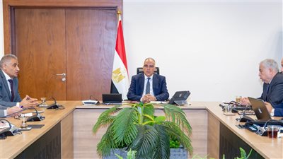 وزير الري: مراقبة إجراءات صرف مخلفات العائمات الثابتة والمتحركة على نهر النيل 