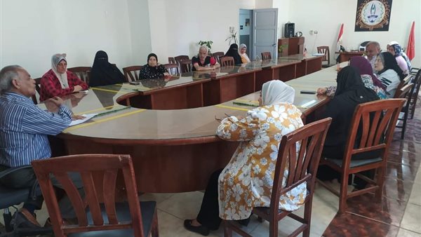 ورش فنية وندوات تثقيفية