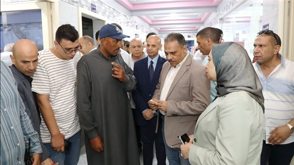 محافظ الشرقية خلال