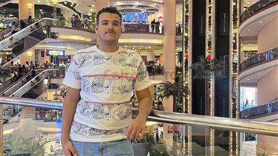 والدة الطالب المُعتدى عليه من زميله داخل إحدى لجان الثانوية العامة ببورسعيد: قميص الاحتفال تلطخ بالدماء