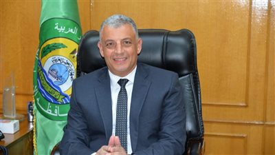 محافظ الإسماعيلية ينقل رئيس قرية نفيشة لسوء حالة النظافة العامة 