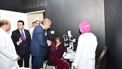 محافظ الفيوم يفاجئ مستشفى سنورس المركزي