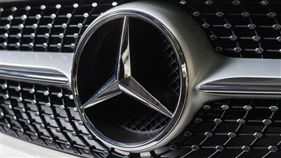 مرسيدس تسحب توقعاتها للأرباح بسبب تعريفات ترامب
