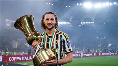 رسميًا.. يوفنتوس يعلن رحيل أدريان رابيو بعد نهاية عقده