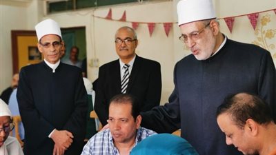 وكيل الأزهر يشدد على عدم ترك أي إجابات محتملة دون تقدير خلال تصحيح امتحانات الثانوية