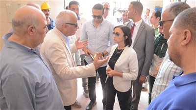 محافظ البحيرة توجه مسئولا بإنجاز الأعمال في محطة صرف صحي: أرجوك خلينا نشد شوية 