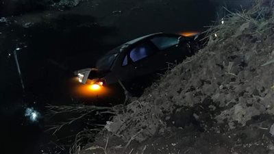 انقلاب سيارة ملاكي داخل مصرف بالمنوفية