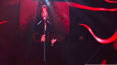 جمهور كاظم الساهر يرقص على الدبكة في حفله بالعلمين.. والقيصر يمازح صغيرة بسبب أغنية يا قلب