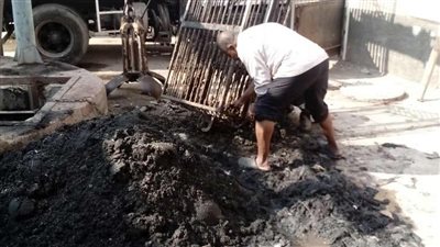 رئيس مياه القناة: تطهير بيارات محطات الصرف الصحي من المخلفات الصلبة