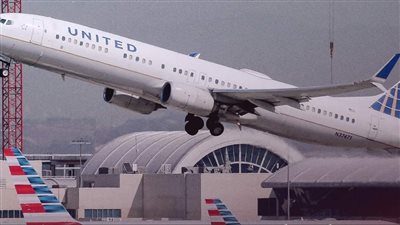 مطار أمريكي يناشد الركاب البقاء في منازلهم حتى إعلامهم بموعد الرحلات