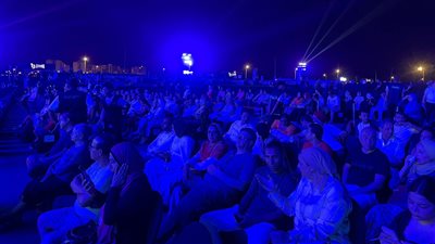 هاني رمزي وإلهام شاهين أبرز الحضور.. بدء توافد النجوم على حفل ماجدة الرومي بالعلمين