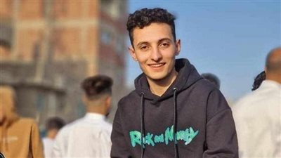 أهالي كرداسة يساندون أسرة ضحية نجل الفنان أحمد رزق خلال تشييع جنازته