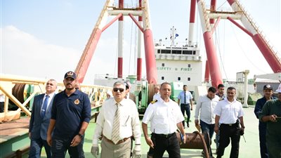 أسامة ربيع يتفقد أحدث الروافع البحرية ضمن استراتيجية تطوير الأسطول البحري