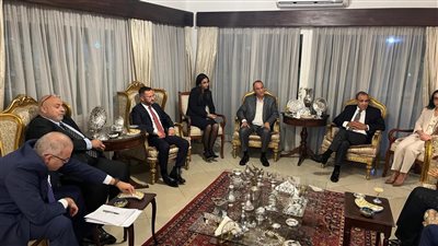 وزير الخارجية يلتقي كبار رجال الأعمال الغانيين خلال زيارته إلى أكرا