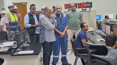 وزير الكهرباء يواصل جولاته المفاجئة بقطاعات الوزارة