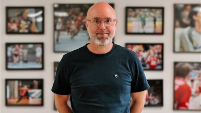 باريس سان جيرمان يُعلن تعاقده مع مدرب يد الأهلي