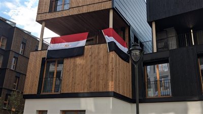 رفع العلم المصري على مقر البعثة في القرية الأولمبية بباريس