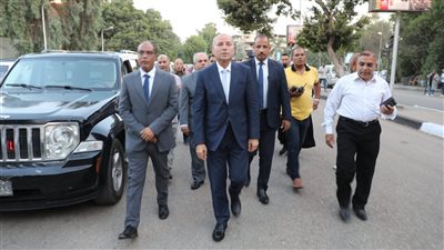 محافظ القاهرة يوجه برفع السيارات المتهالكة وتحسين الأرصفة والإنارة بشارع أحمد زكي