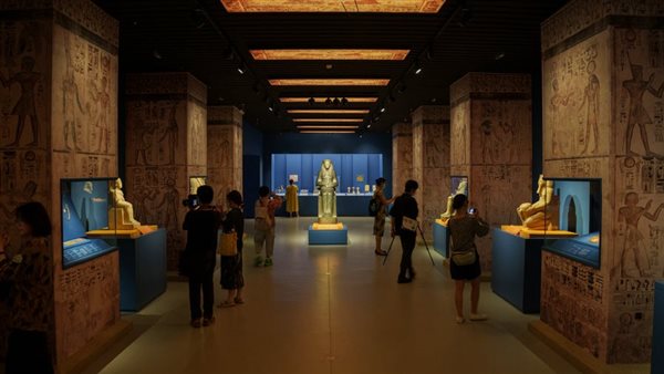 الآثار تفتتح معرضًا