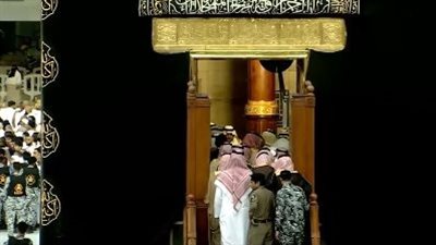 بماء زمزم والمسك.. مراحل غسل الكعبة المشرفة من الداخل |صور 