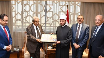 وزير الأوقاف ووفد هيئة الأوقاف القبطية يناقشان تنفيذ حملة مشتركة لعودة القراءة وتقريب الثقافة 