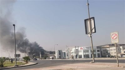 السيطرة على حريق نشب بمصنع أخشاب بالمنطقة الصناعية بالعبور دون خسائر بشرية