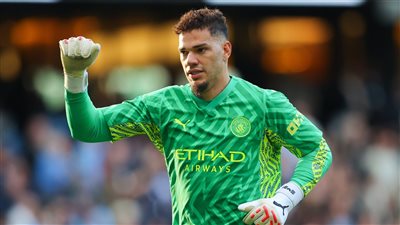 بيب جوارديولا يلمح لرحيل إيدرسون للدوري السعودي 