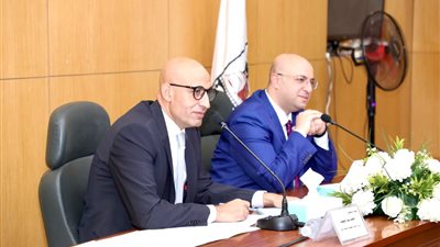 مدرس الأحياء أم الكيمياء أم الفيزياء؟.. التعليم تحسم الجدل بشأن معلم مادة العلوم المتكاملة