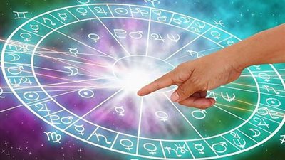 حظك اليوم الجمعة.. توقعات الأبراج على الصعيد المهني والعاطفي والصحي