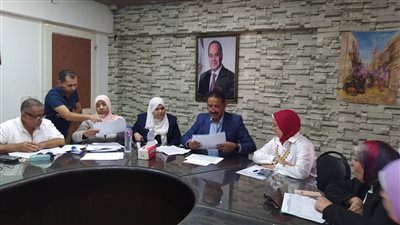 قبل العام الدراسي الجديد.. تعليم الجيزة تبحث حل مشكلة الكثافات الطلابية داخل المدارس