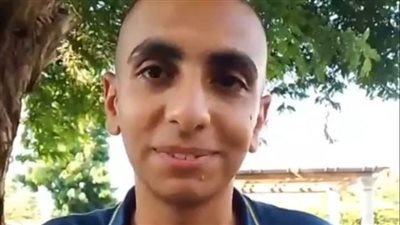 قصة كفاح طالب يعمل على عربة سوشي متنقلة: من صغري بعتمد على نفسي.. بروح الكلية الصبح واشتغل بالليل| بث مباشر