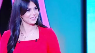 شتموها بألفاظ خارجة.. شاهد عيان يكشف تفاصيل تعدي أسرة على مذيعة الأهلي بمول مصر