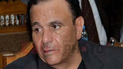 في عزاء وزير الأوقاف الأسبق.. أول ظهور لـ محمد فؤاد بعد إصابته بالعصب السابع 