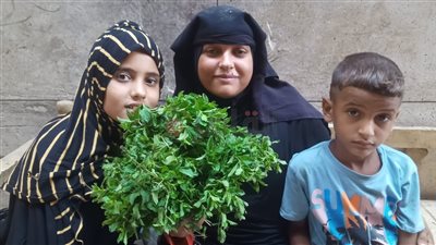 بائعة النعناع بأسيوط بعد لقاء المحافظ: نفسي في شقة أعيش فيها أنا وعيالي ومشروع آكل منه عيش| فيديو