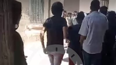 مشاجرة بين عائلة الفنان أحمد فرحات تتسبب في تعطيل دفن الجثمان| بث مباشر